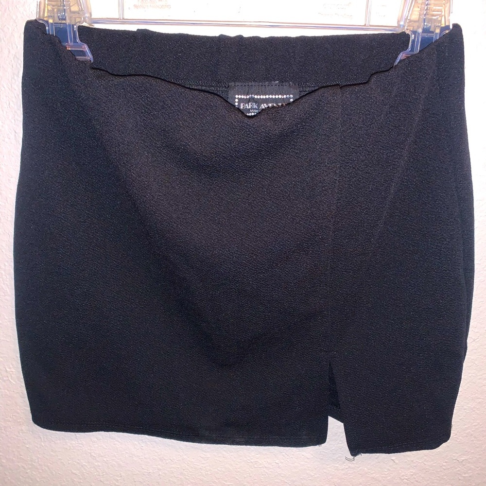 Min black skirt with slit size Large
